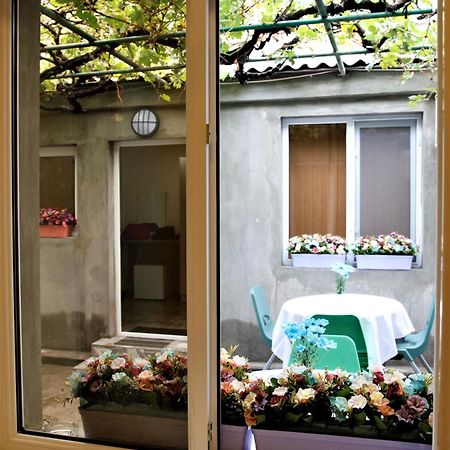Albert House Hotel And Tours Ереван Екстериор снимка