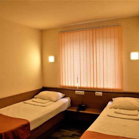 Albert House Hotel And Tours Ереван Екстериор снимка