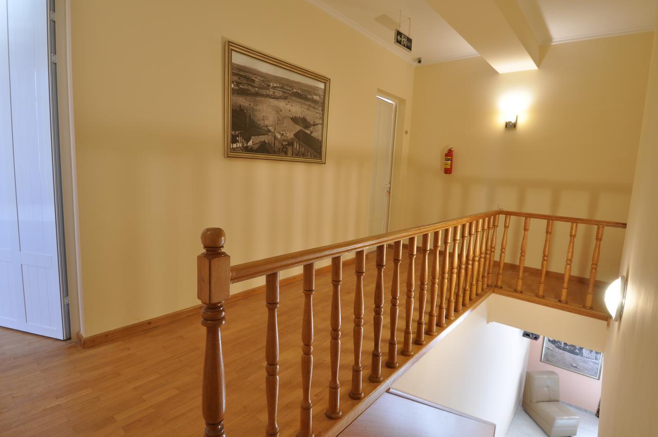 Albert House Hotel And Tours Ереван Екстериор снимка