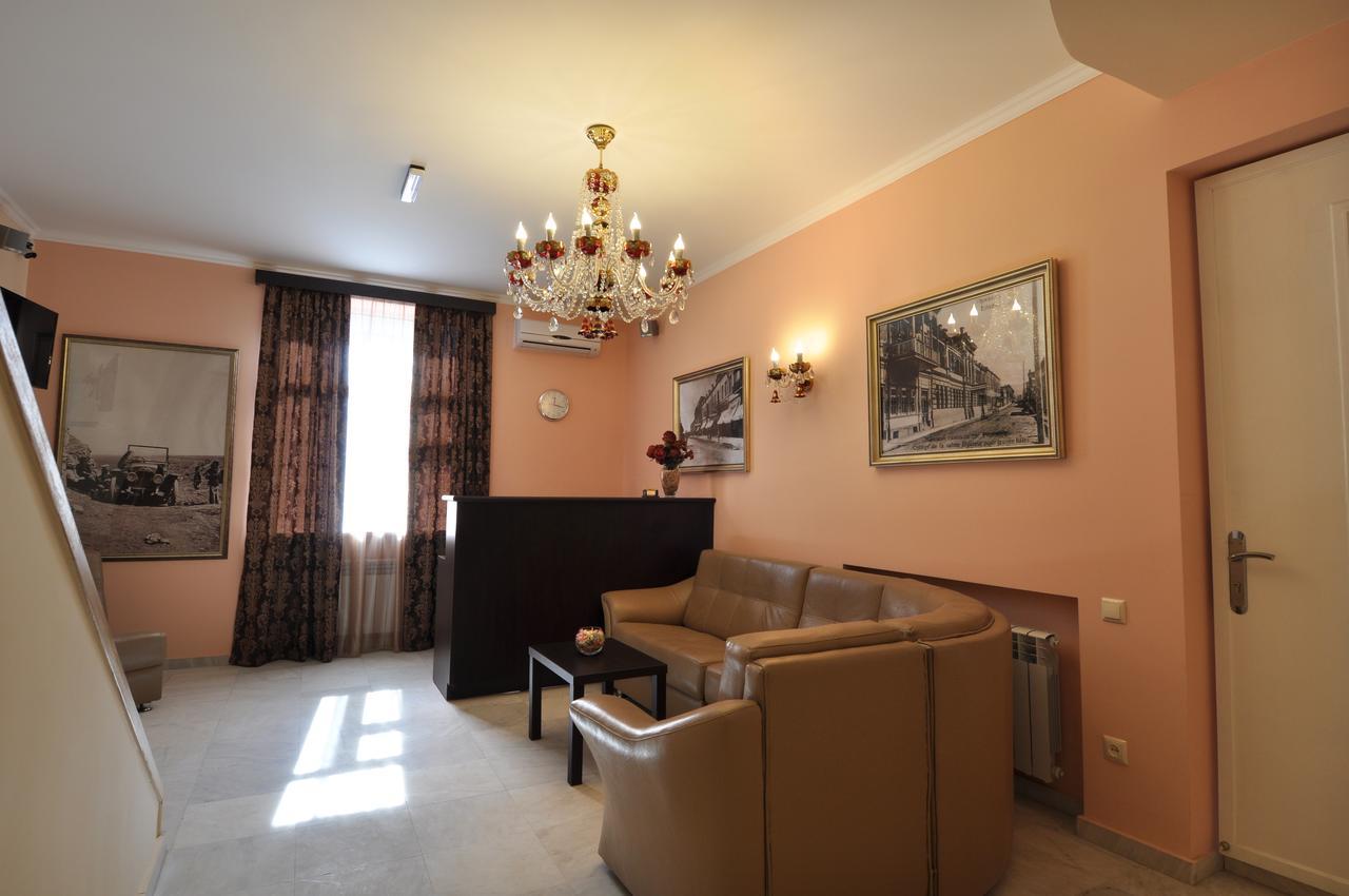 Albert House Hotel And Tours Ереван Екстериор снимка