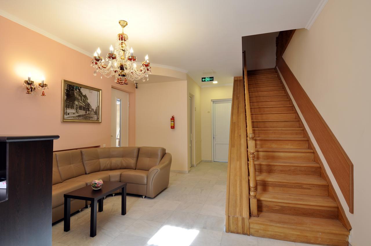 Albert House Hotel And Tours Ереван Екстериор снимка