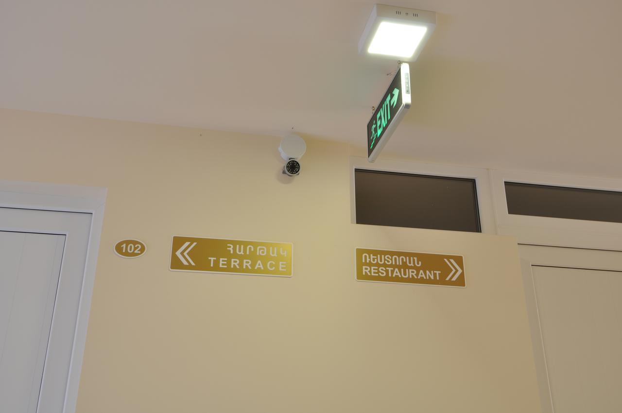 Albert House Hotel And Tours Ереван Екстериор снимка