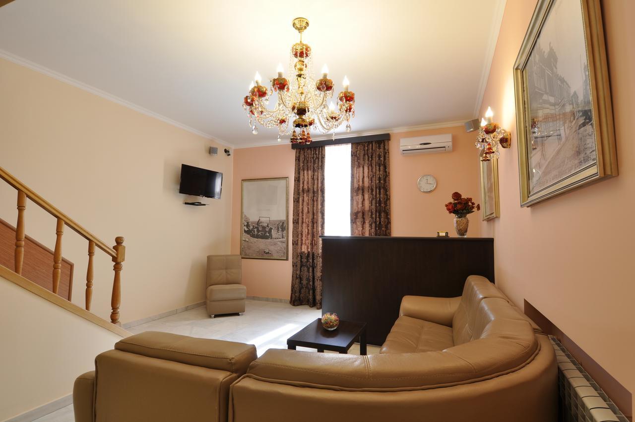 Albert House Hotel And Tours Ереван Екстериор снимка