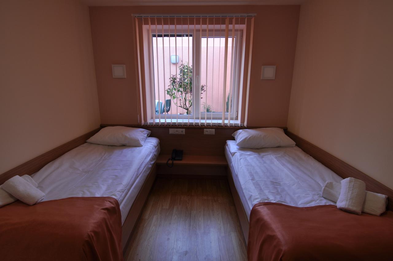 Albert House Hotel And Tours Ереван Екстериор снимка