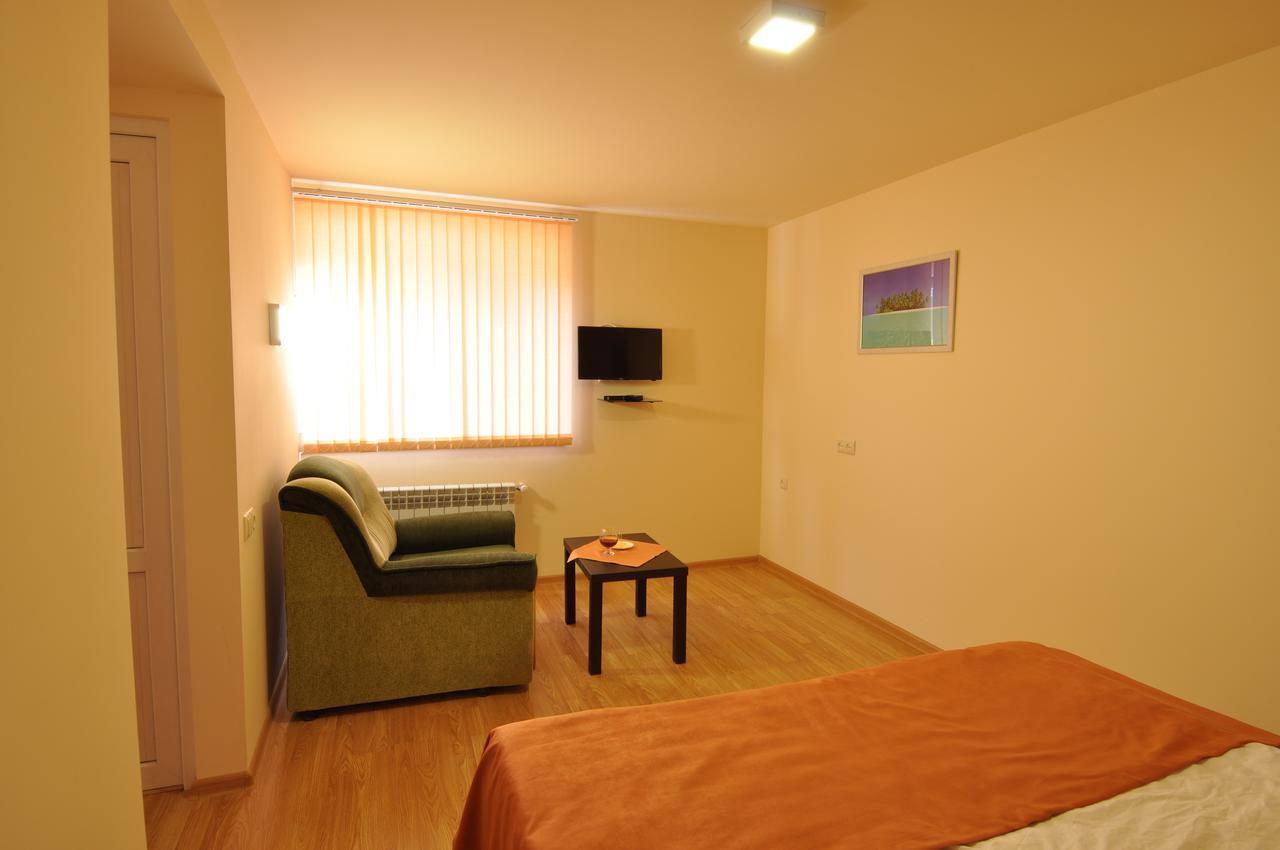 Albert House Hotel And Tours Ереван Екстериор снимка