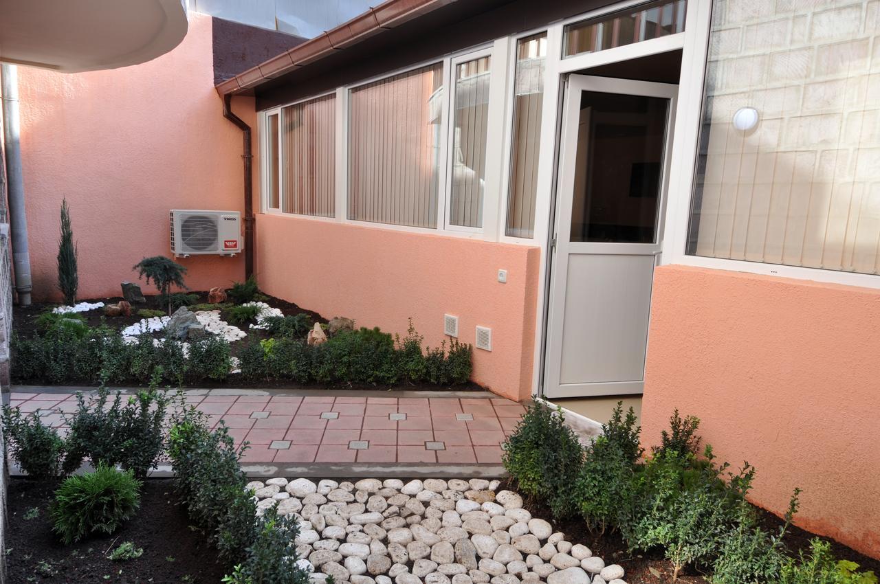Albert House Hotel And Tours Ереван Екстериор снимка