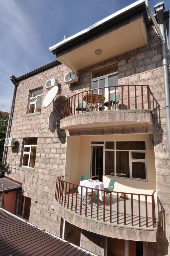 Albert House Hotel And Tours Ереван Екстериор снимка