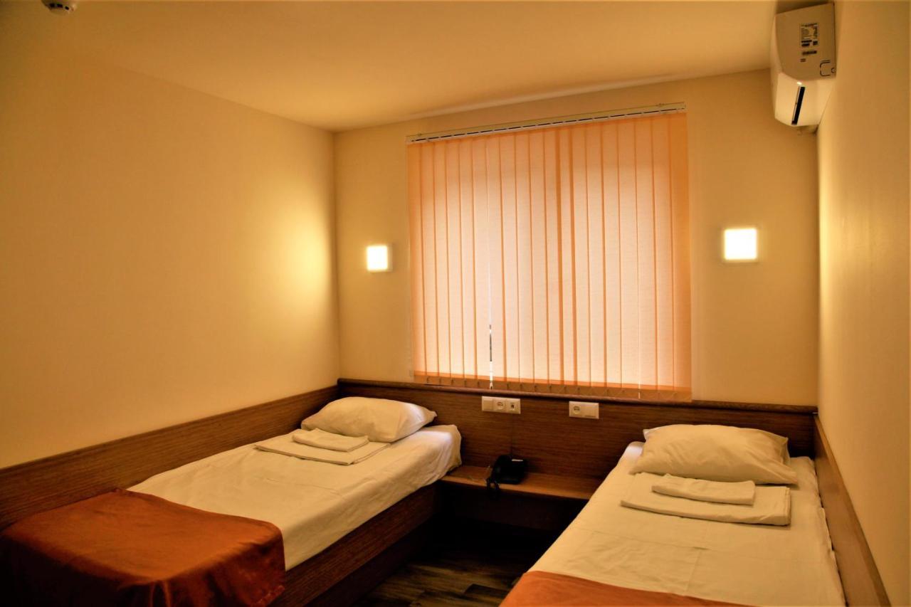 Albert House Hotel And Tours Ереван Екстериор снимка