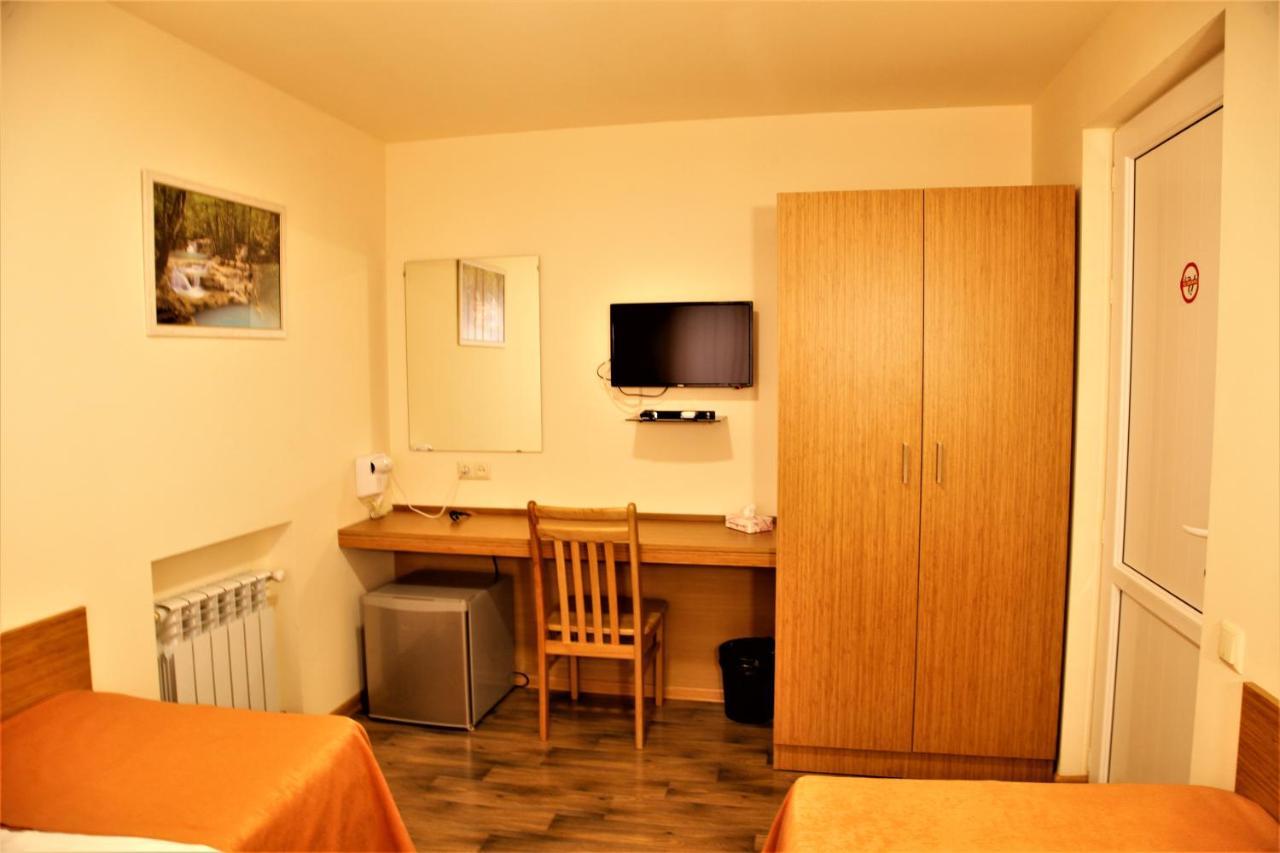 Albert House Hotel And Tours Ереван Екстериор снимка