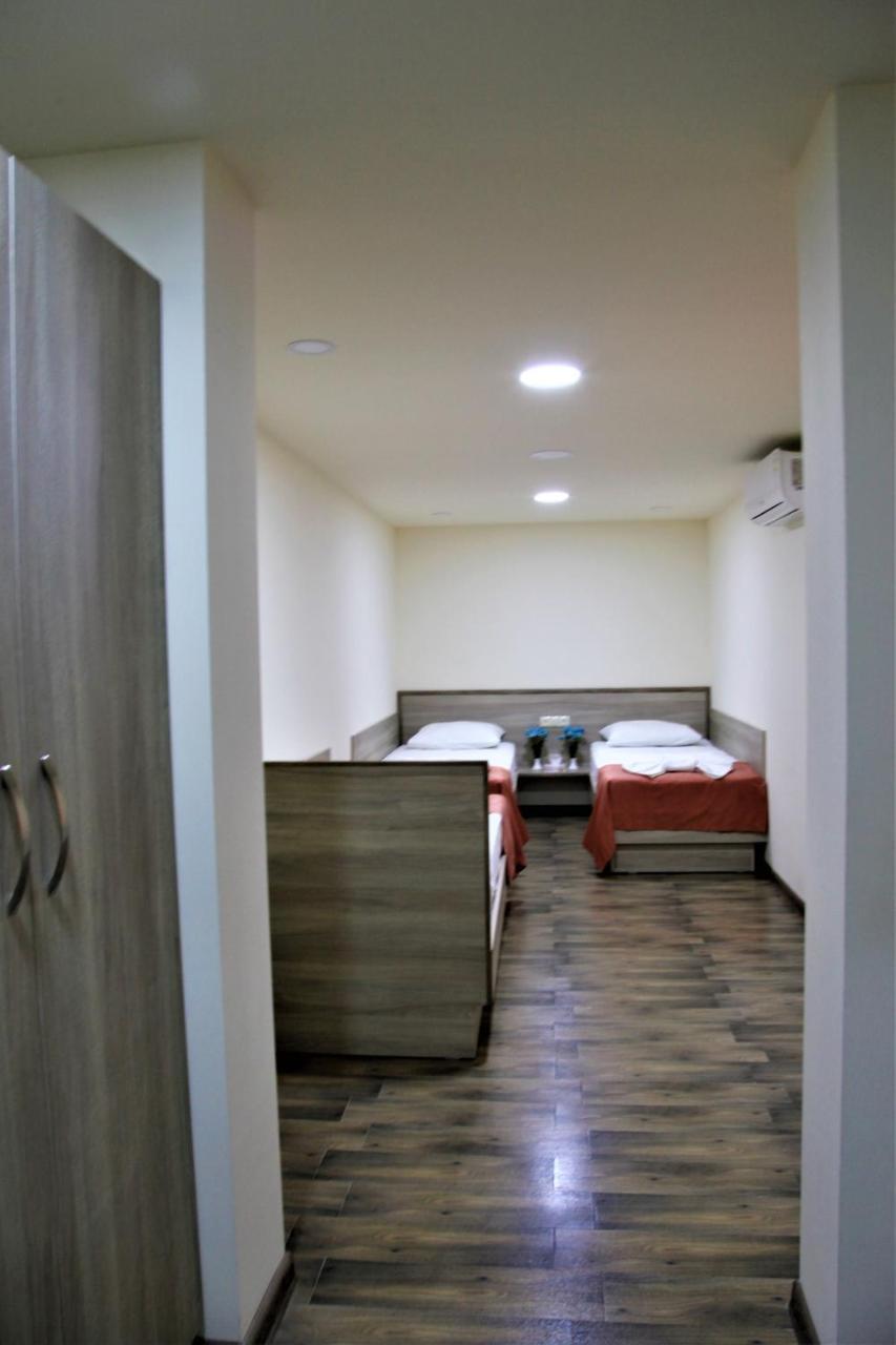 Albert House Hotel And Tours Ереван Екстериор снимка