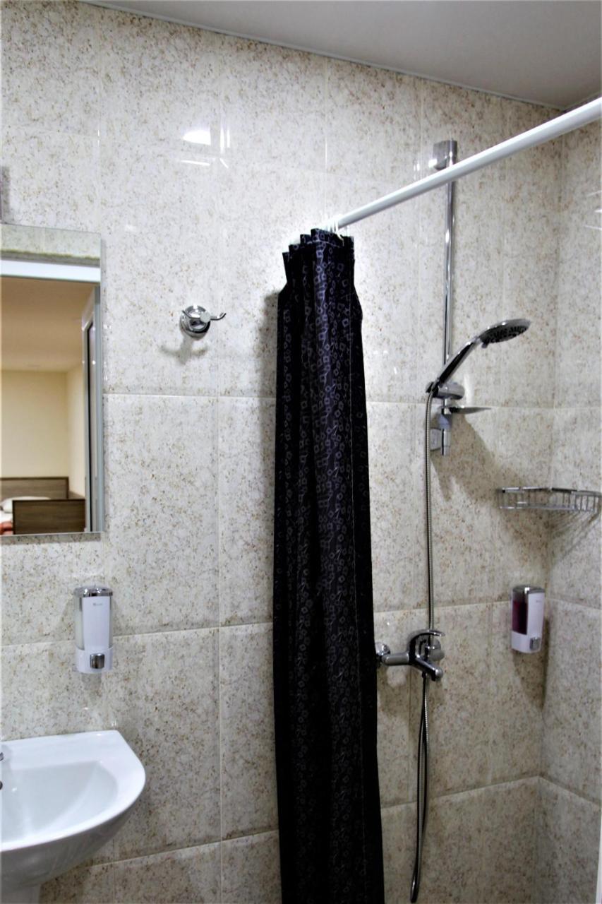 Albert House Hotel And Tours Ереван Екстериор снимка