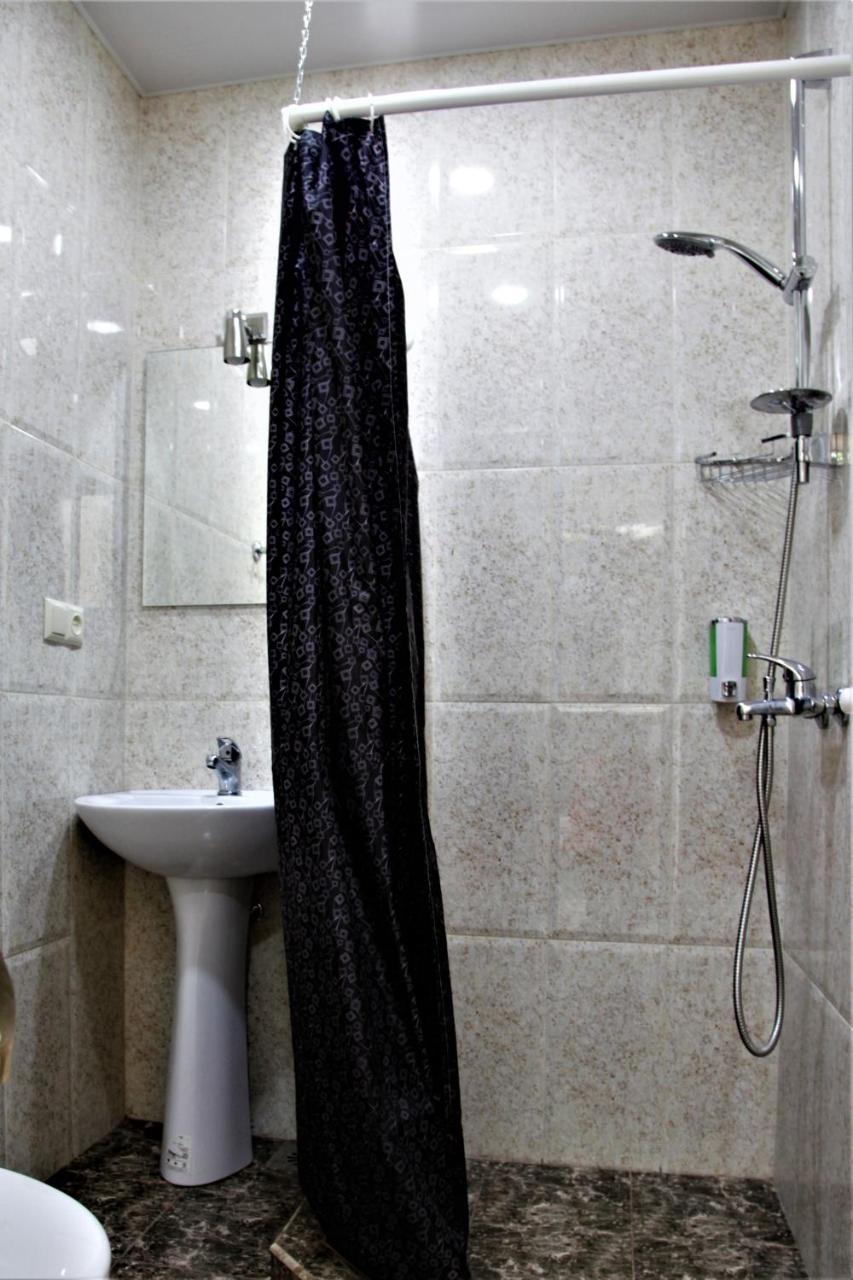 Albert House Hotel And Tours Ереван Екстериор снимка